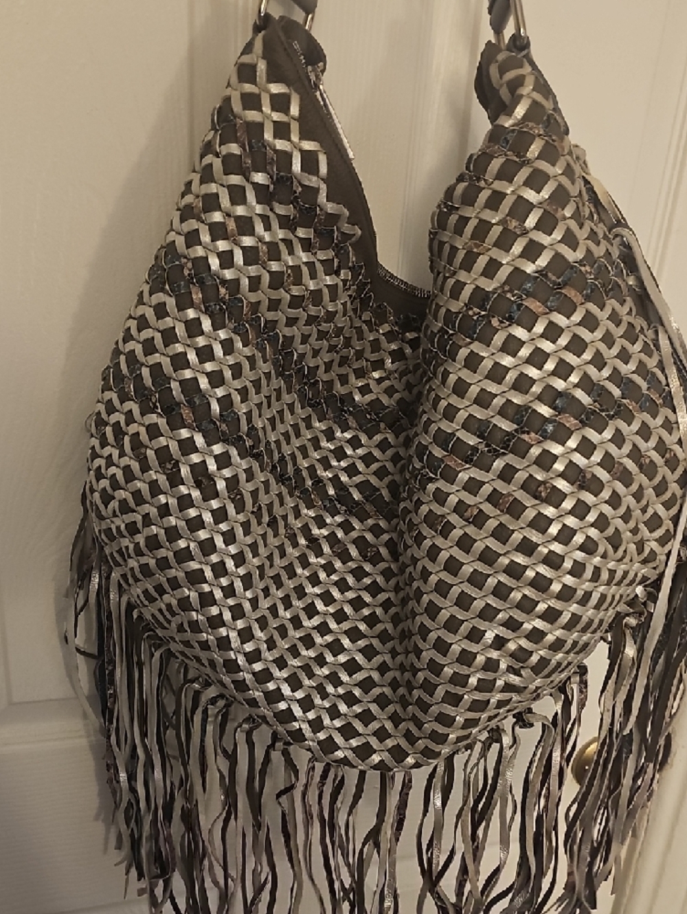 Marc Jacobs Italy. Fringed Woven Hobo Bag in Brown and Cream - Picture 4 of 6